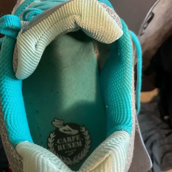 BROOKS GTS. GREAT SHOES FOR WORK OR PLAY SIZE 9.5 wide - Picture 9 of 13